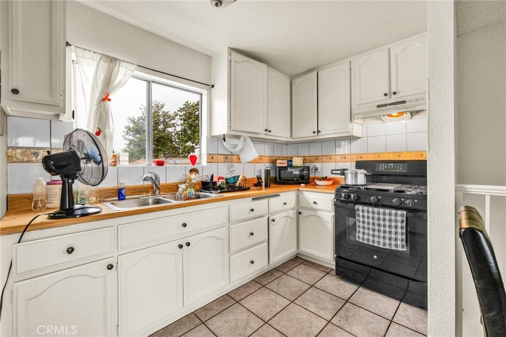Image 19 of property listing at 3185 Perlita Avenue, Los Angeles, CA 90039
