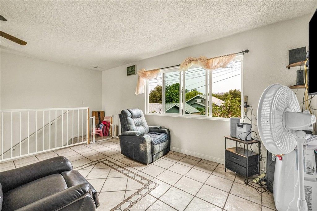 Image 21 of property listing at 3185 Perlita Avenue, Los Angeles, CA 90039