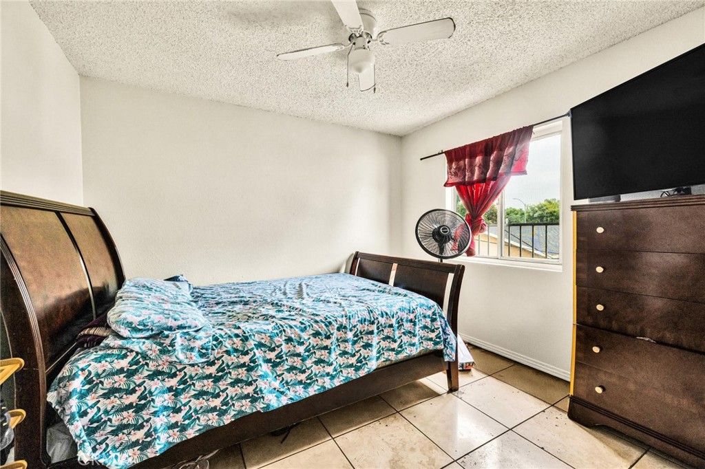 Image 24 of property listing at 3185 Perlita Avenue, Los Angeles, CA 90039