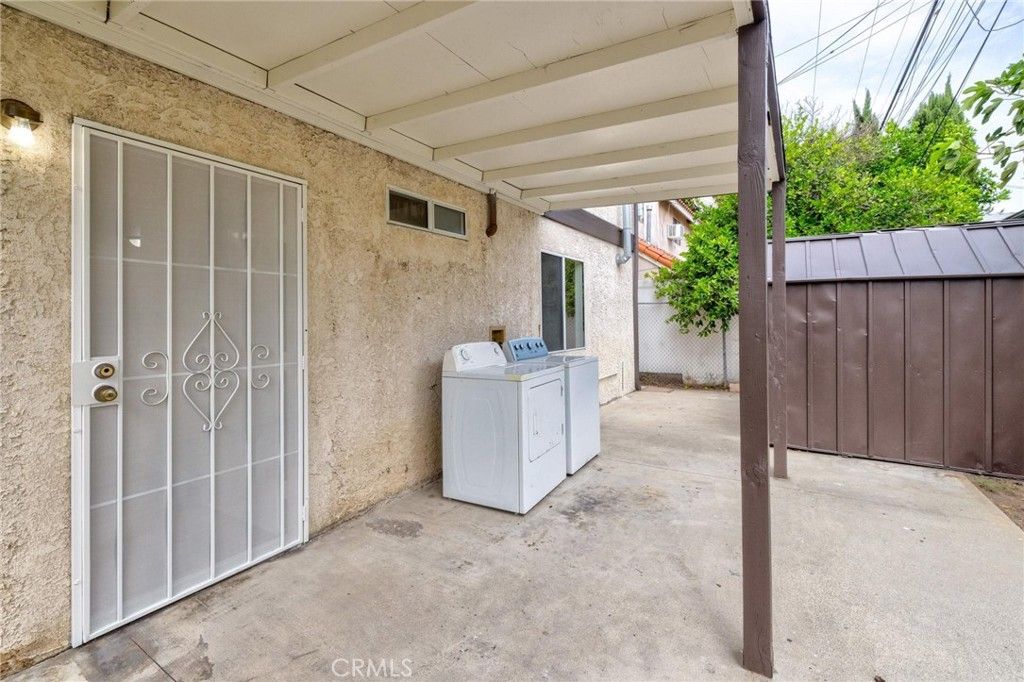 Image 29 of property listing at 3185 Perlita Avenue, Los Angeles, CA 90039