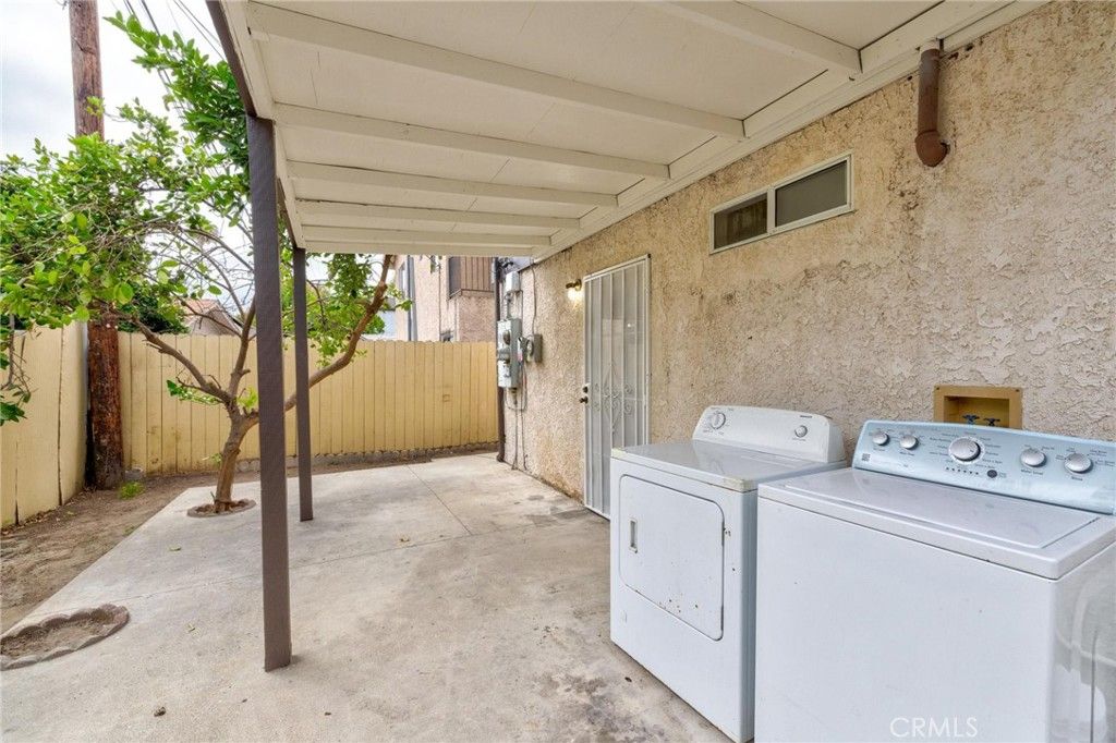 Image 42 of property listing at 3185 Perlita Avenue, Los Angeles, CA 90039