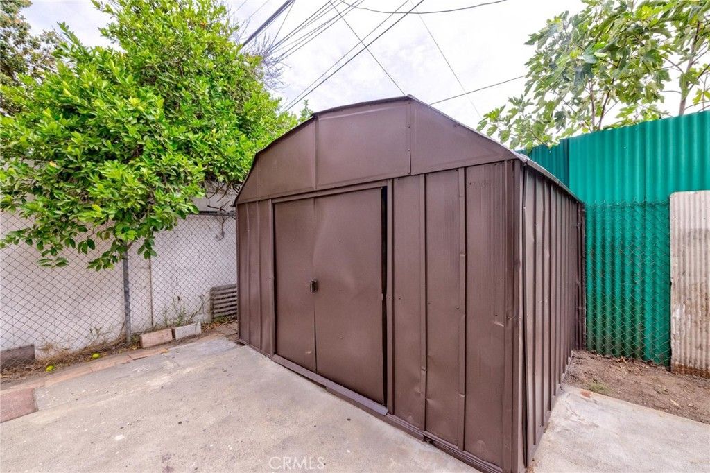 Image 43 of property listing at 3185 Perlita Avenue, Los Angeles, CA 90039