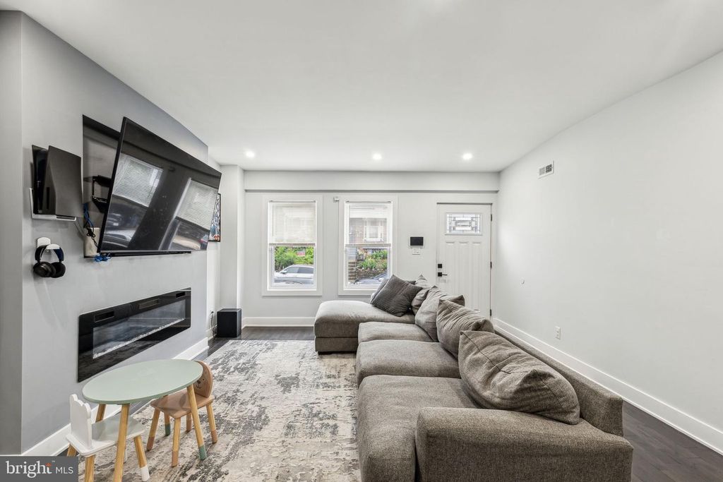 520 E TULPEHOCKEN ST, Philadelphia, PA 19144