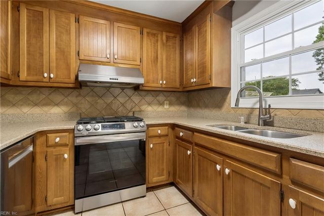 2107 Village Green PW, Newport News, VA 23602