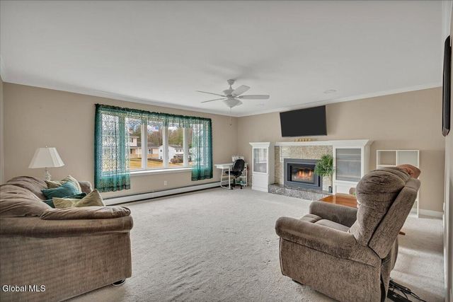 10 Appletree Lane, Clifton Park, NY 12065