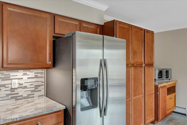 10 Appletree Lane, Clifton Park, NY 12065