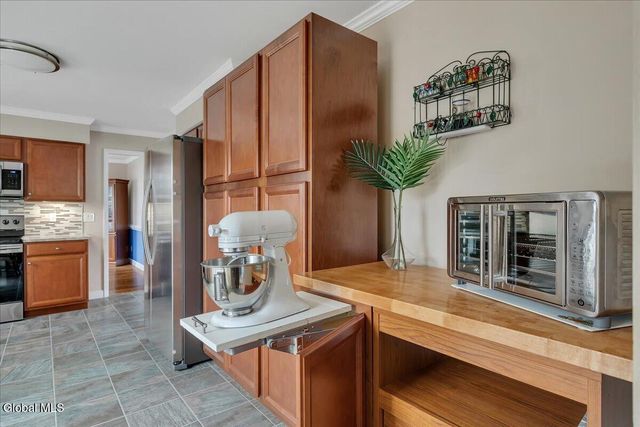 10 Appletree Lane, Clifton Park, NY 12065