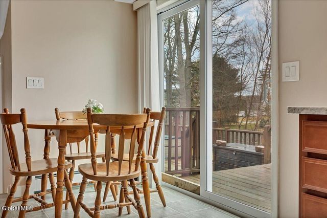 10 Appletree Lane, Clifton Park, NY 12065