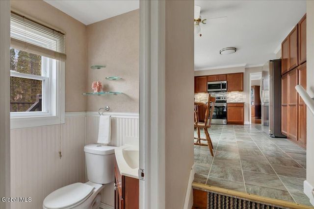 10 Appletree Lane, Clifton Park, NY 12065