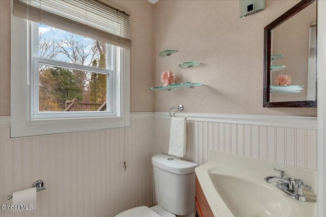 10 Appletree Lane, Clifton Park, NY 12065