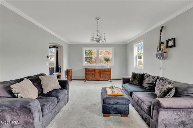 10 Appletree Lane, Clifton Park, NY 12065