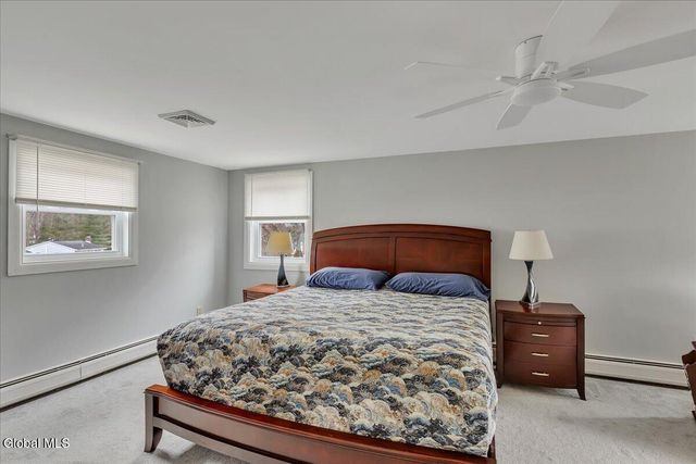 10 Appletree Lane, Clifton Park, NY 12065