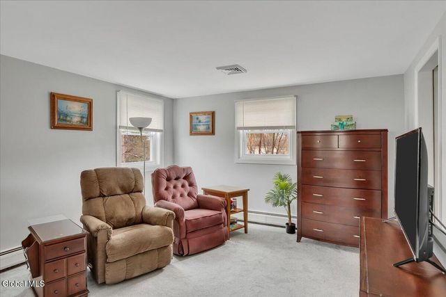 10 Appletree Lane, Clifton Park, NY 12065