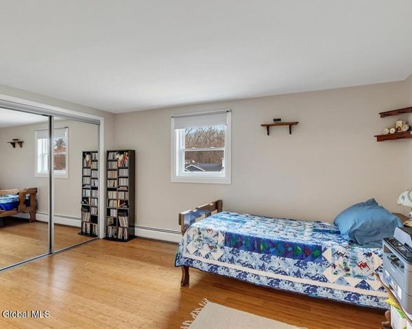 10 Appletree Lane, Clifton Park, NY 12065