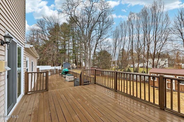 10 Appletree Lane, Clifton Park, NY 12065