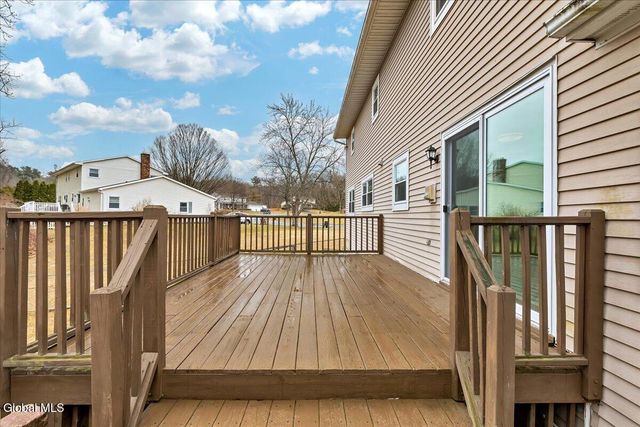 10 Appletree Lane, Clifton Park, NY 12065