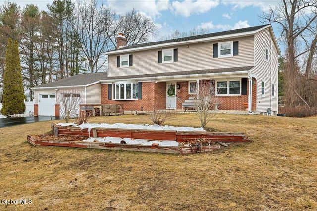 10 Appletree Lane, Clifton Park, NY 12065