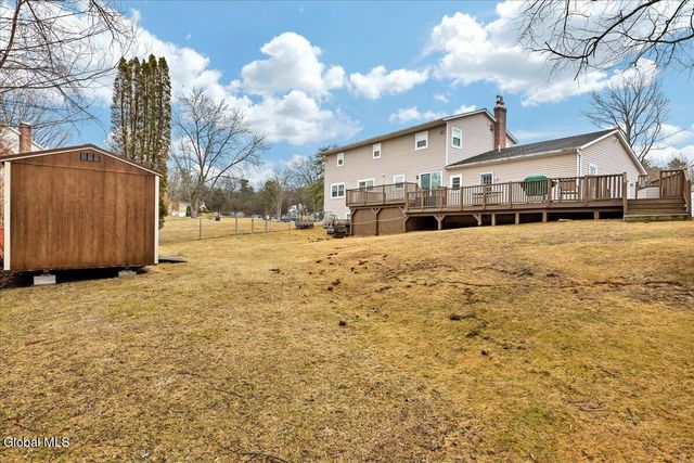 10 Appletree Lane, Clifton Park, NY 12065