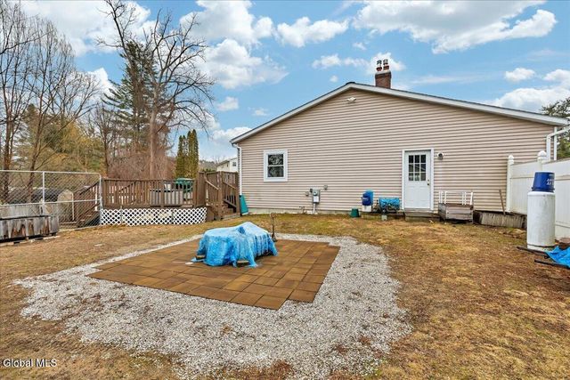 10 Appletree Lane, Clifton Park, NY 12065