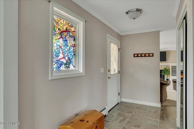 10 Appletree Lane, Clifton Park, NY 12065