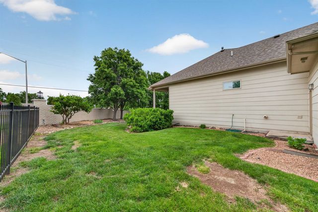 448 Bridgefield Ct, Wichita, KS 67230