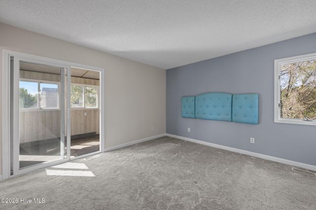 2027 Blackbeard Drive, Oriental, NC 28571