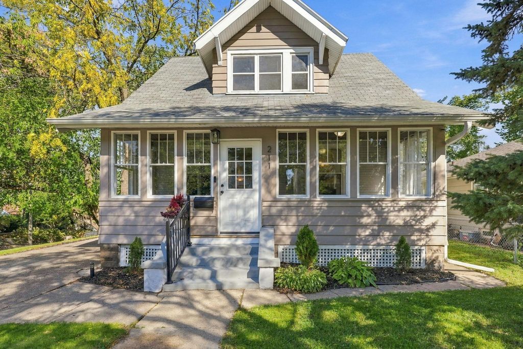211 Morton Street E, Saint Paul, MN 55107 — exterior