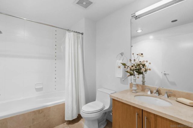 325 7th Avenue 1801, San Diego, CA 92101