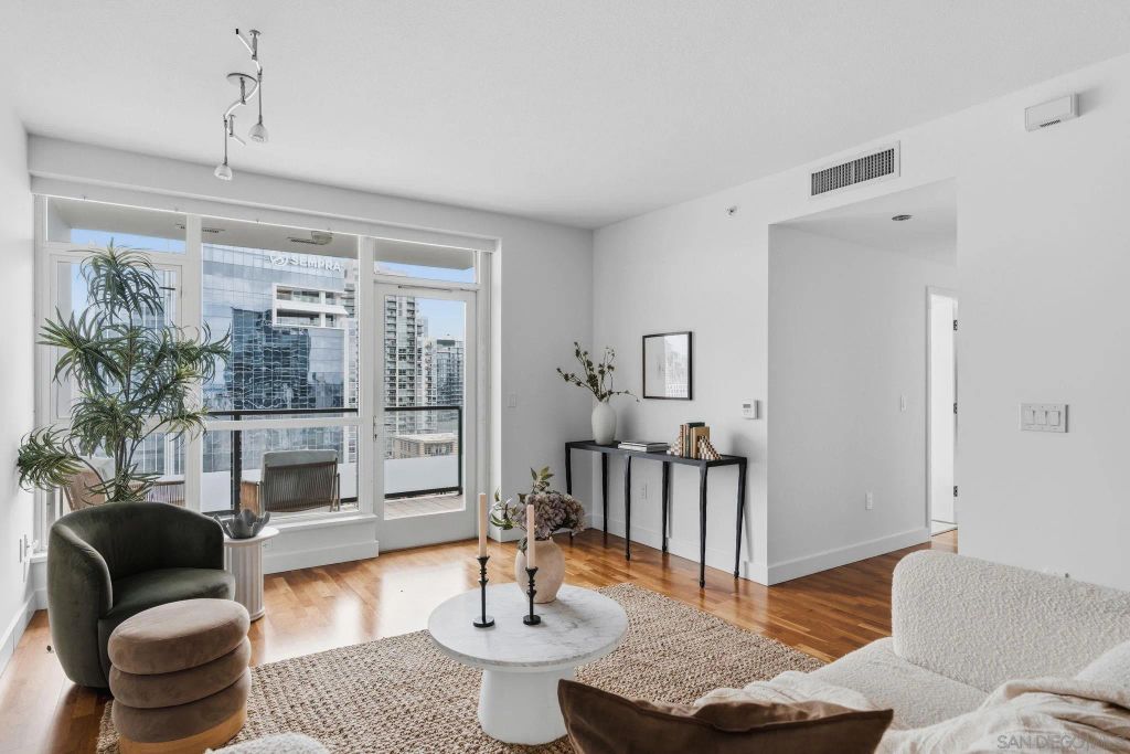 325 7th Avenue 1801, San Diego, CA 92101