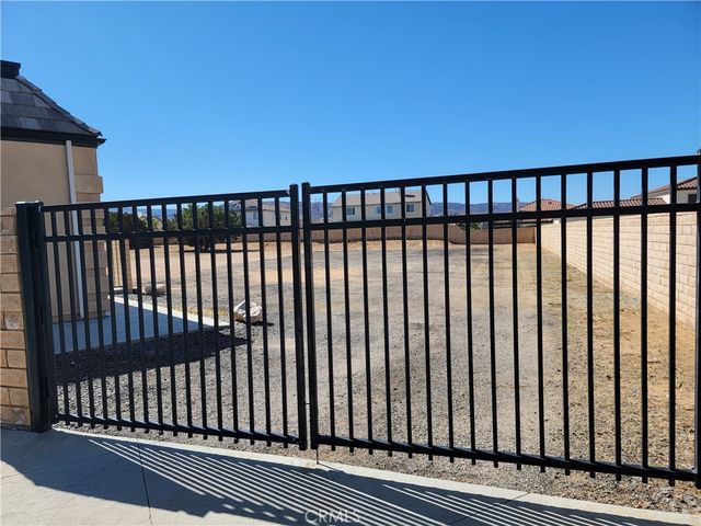 3715 W Avenue M 11, Lancaster, CA 93536