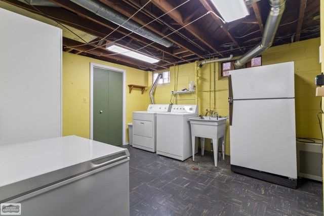 22300 Marine Avenue, Eastpointe, MI 48021