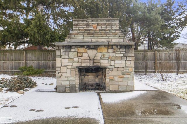 22300 Marine Avenue, Eastpointe, MI 48021