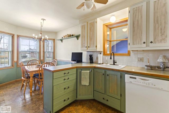 22300 Marine Avenue, Eastpointe, MI 48021