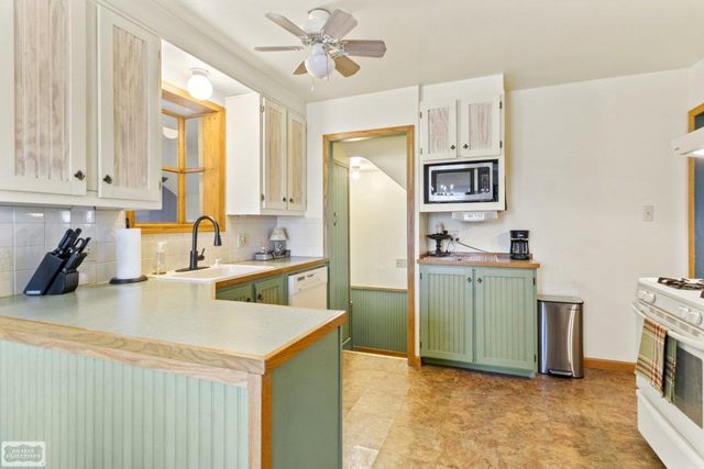 22300 Marine Avenue, Eastpointe, MI 48021