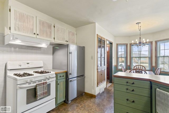 22300 Marine Avenue, Eastpointe, MI 48021