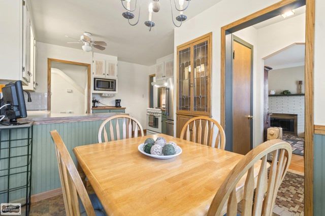 22300 Marine Avenue, Eastpointe, MI 48021