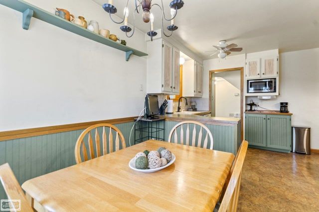 22300 Marine Avenue, Eastpointe, MI 48021