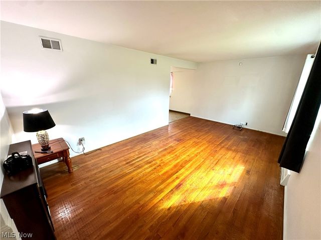 24251 Puritan Road, Euclid, OH 44123