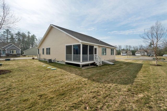 11 Castle Court, Kingston, NH 03848