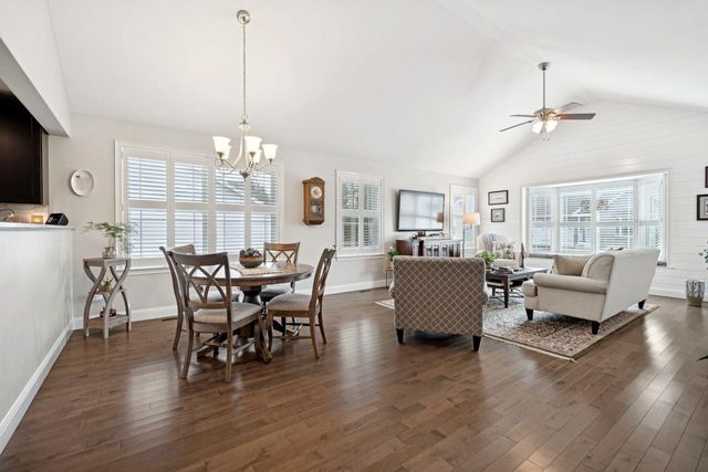 11 Castle Court, Kingston, NH 03848