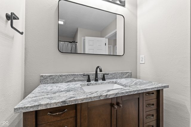 15187 Redcliff Drive, Noblesville, IN 46062