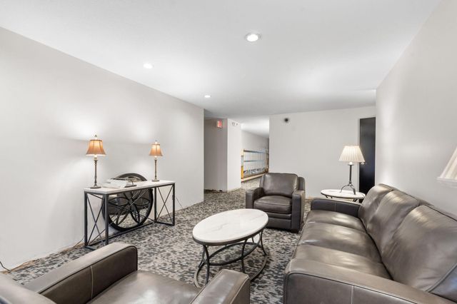 2800 Hamline Avenue N 329, Roseville, MN 55113