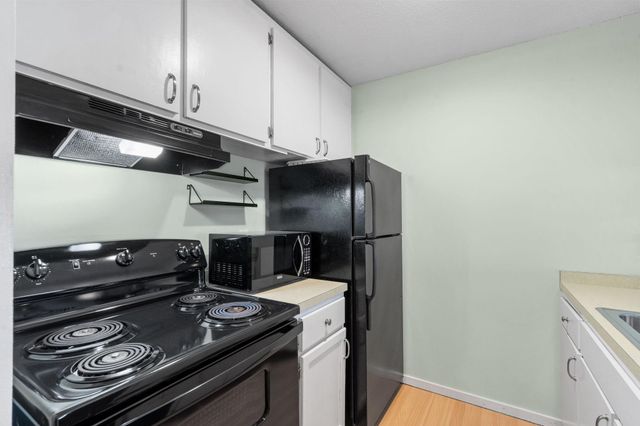 2800 Hamline Avenue N 329, Roseville, MN 55113