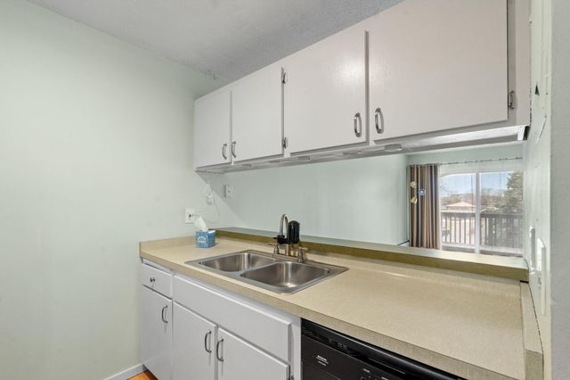 2800 Hamline Avenue N 329, Roseville, MN 55113