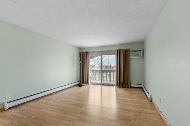 2800 Hamline Avenue N 329, Roseville, MN 55113