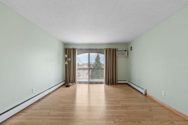 2800 Hamline Avenue N 329, Roseville, MN 55113