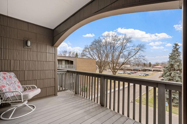 2800 Hamline Avenue N 329, Roseville, MN 55113