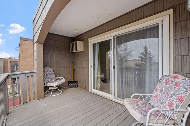 2800 Hamline Avenue N 329, Roseville, MN 55113