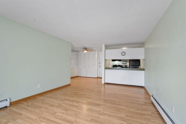 2800 Hamline Avenue N 329, Roseville, MN 55113
