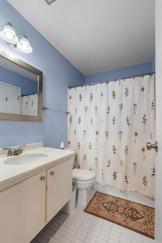 2800 Hamline Avenue N 329, Roseville, MN 55113